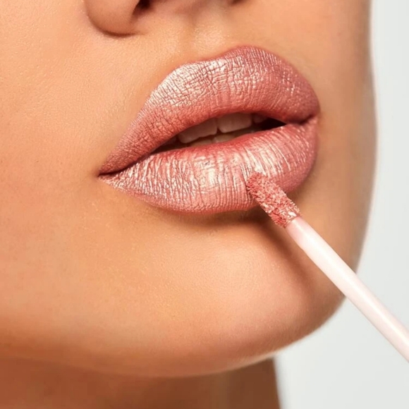 🌸New.Stay Wild formula, Nude liquid Lipstick - Picture 1 of 12